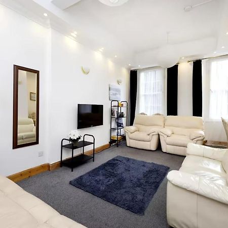 Joivy 3 Bed Flat In Old Town, Close To Grassmarket Edimburgo Exterior foto